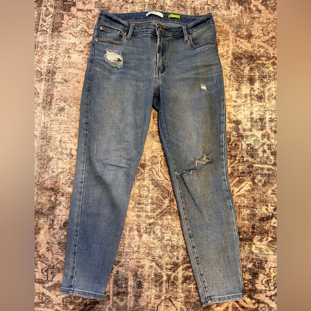 Medium wash, ripped skinny jeans